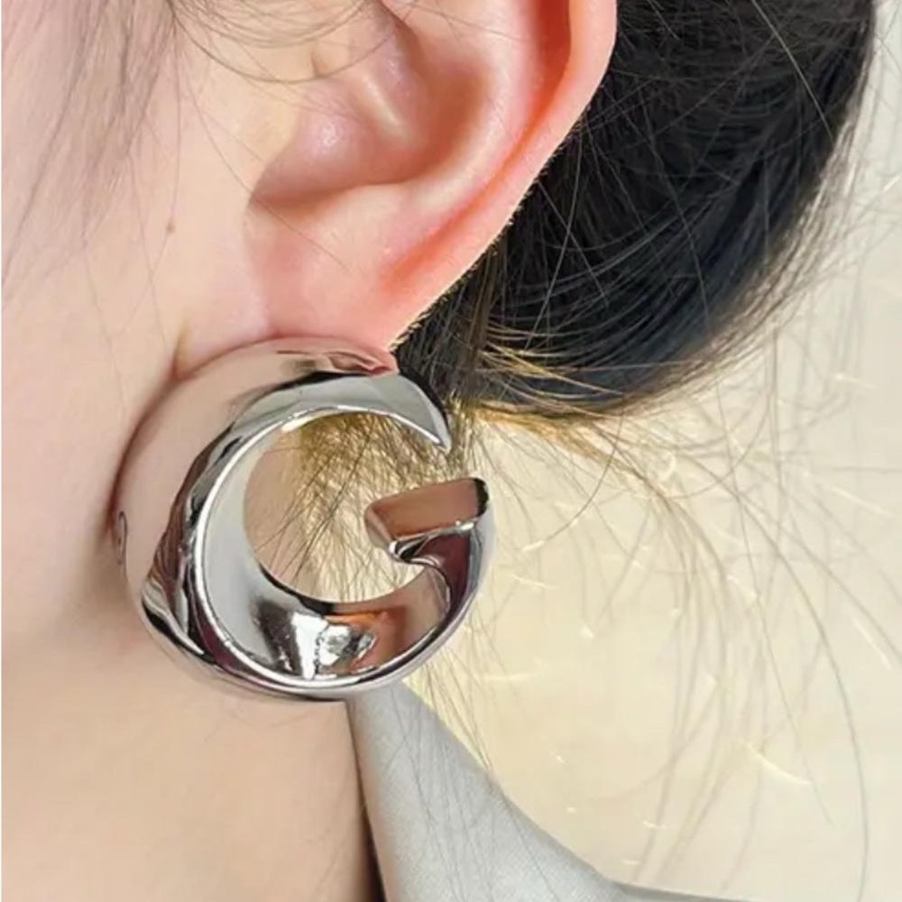 Polished Chunky Silver G Stud Earrings